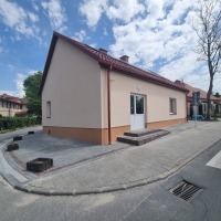 Dwa budynki usługowe do wynajęcia
