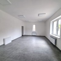 Dwa budynki usługowe do wynajęcia