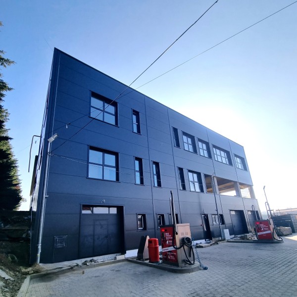 Nowoczesny budynek biurowo - usługowy