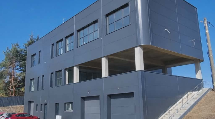 Nowoczesny budynek biurowo - usługowy